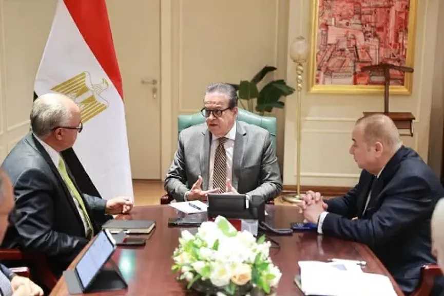وزير الصحة يبحث تعزيز توطين صناعة الدواء ودعم الاكتفاء الذاتي