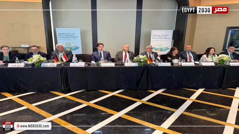 وزير الطيران المدني يشارك في منتدى الهيدروجين الأخضر