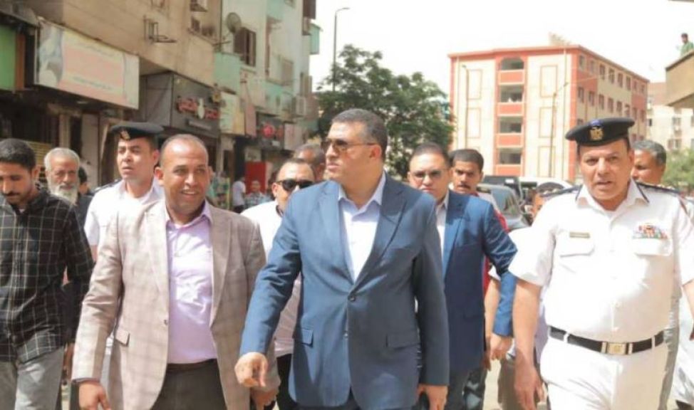 محافظ قنا يتفقد السوق الحضاري بنجع حمادي