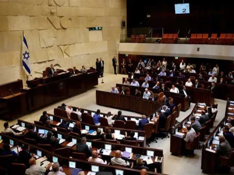 المعارضة الإسرائيلية تدعو لحل الكنيست والتوجه لانتخابات مبكرة