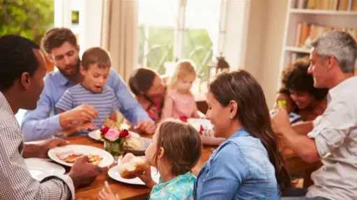 خبيرة توضح إتيكيت زيارات عيد الأضحى.. الوقت والهدايا خبيرة توضح إتيكيت زيارات عيد الأضحى.. الوقت والهدايا