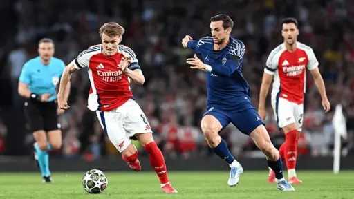 بورنموث يخطف تعادلًا قاتلًا أمام مانشستر سيتي ويمنح آرسنال لقب الدوري الإنجليزي