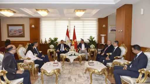 محافظ بورسعيد يناقش سبل تعزيز التعاون مع الهيئة... محافظ بورسعيد يناقش سبل تعزيز التعاون مع الهيئة الاقتصادية لقناة السويس