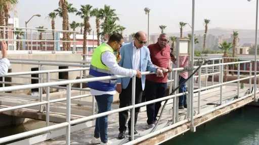 محافظ المنيا يتفقد محطة مياه كدوان للتأكد من جودة المياه وانتظام الخدمة