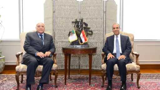 وير الخارجية يستقبل نظيره الجزائري ويثمن العلاقات والروابط الاستراتيجية بين البلدين