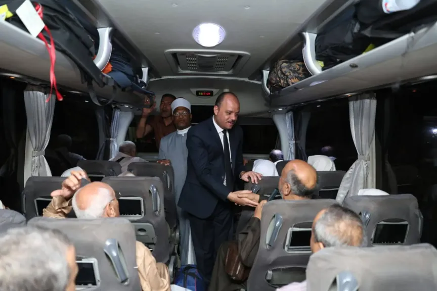 نائب محافظ الوادي الجديد يُودّع ضيوف الرحمن