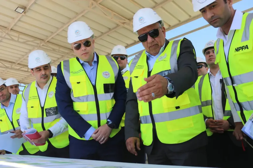 وزير الكهرباء خلال المراسم