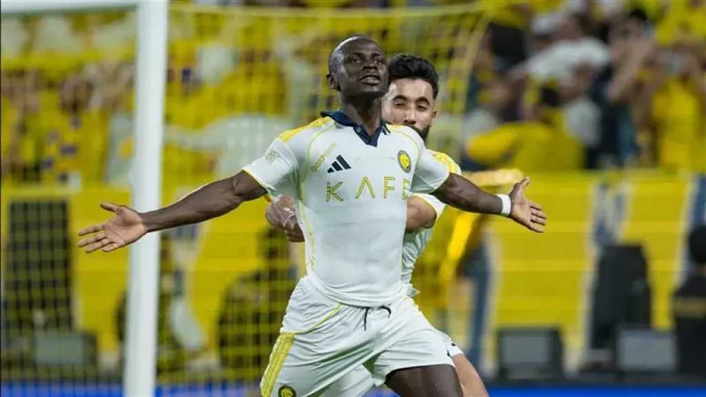 ساديو ماني يمنح النصر التقدم أمام ضمك في شوط حسم لقب الدوري السعودي