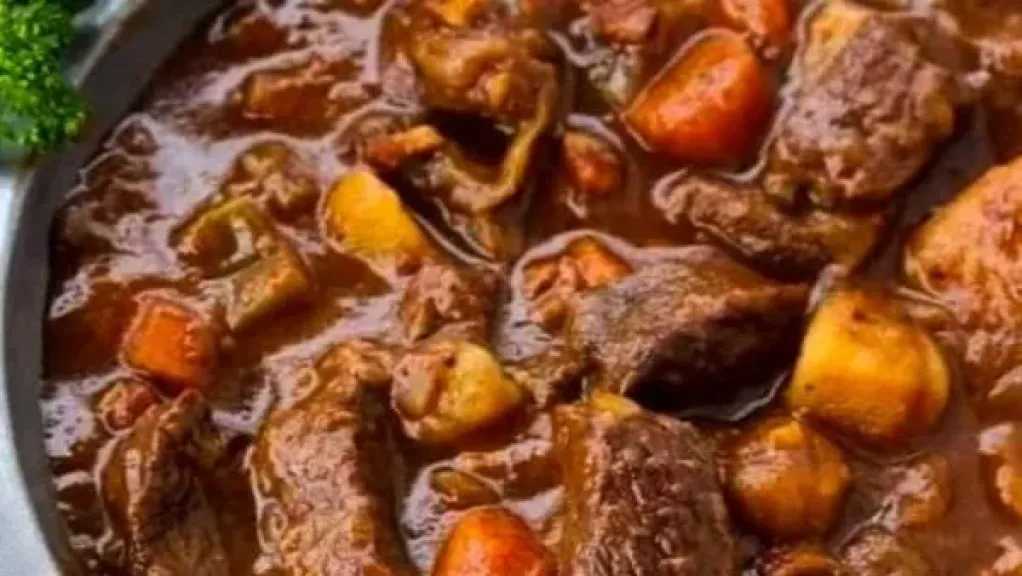 لغزومات العيد.. طريقة عمل اللحم بالبصل