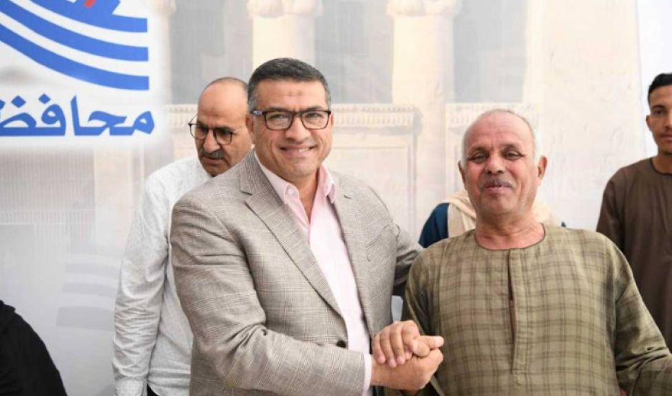 محافظ قنا