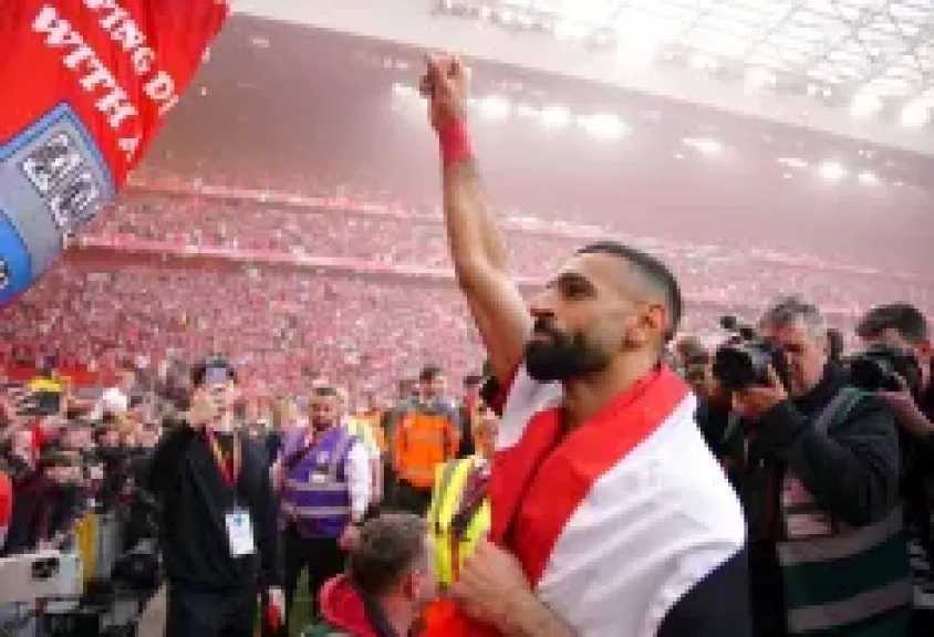 اعترافات مؤثرة من جونز: محمد صلاح غيّر حياتي داخل ليفربول