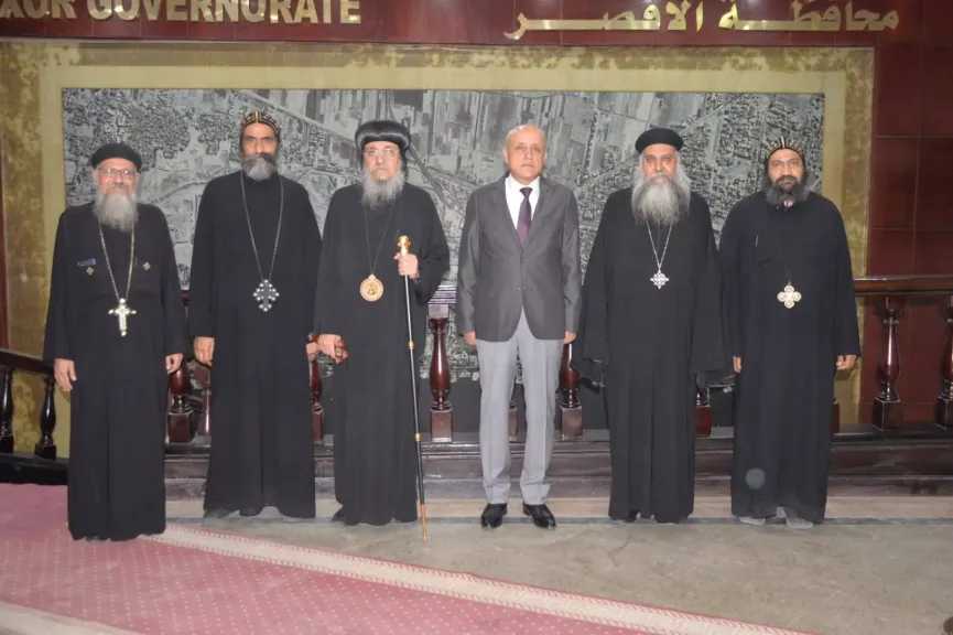 وفد كنسي برئاسة أسقف أسنا وارمنت يهنئون محافظ الأقصر بعيد الأضحى