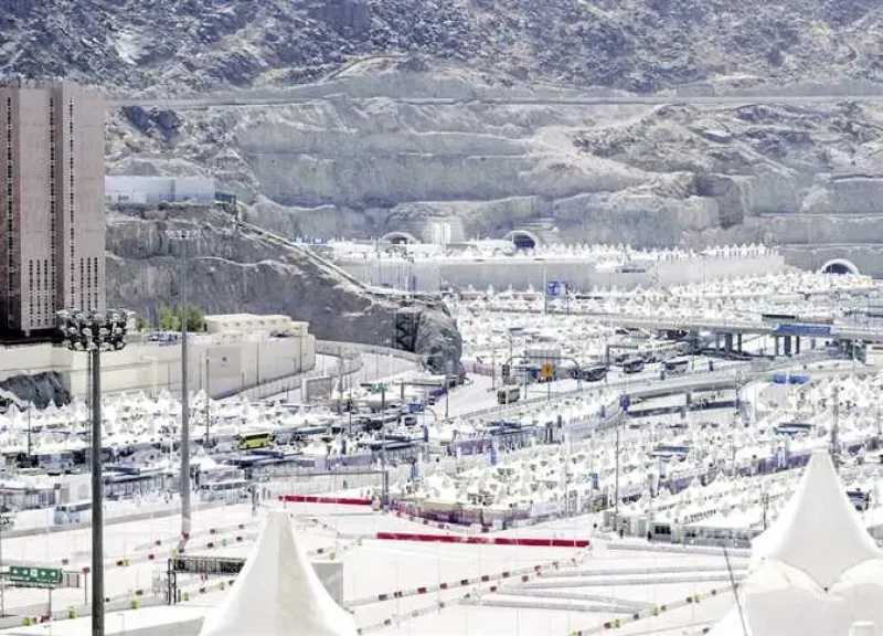 وزارة الحج السعودية تدعو الحجاج للبقاء في المخيمات بعرفات حتى الرابعة عصرًا