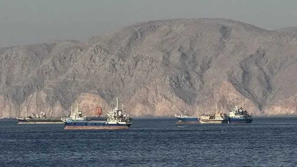 هيئة بريطانية: انفجار قرب ناقلة على بعد 60 ميلا من مسقط