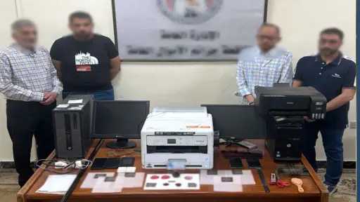 حبس 4 متهمين بتكوين تشكيل عصابي لتزوير المحررات... حبس 4 متهمين بتكوين تشكيل عصابي لتزوير المحررات الرسمية وتقليد الأختام الحكومية بالإسكندرية