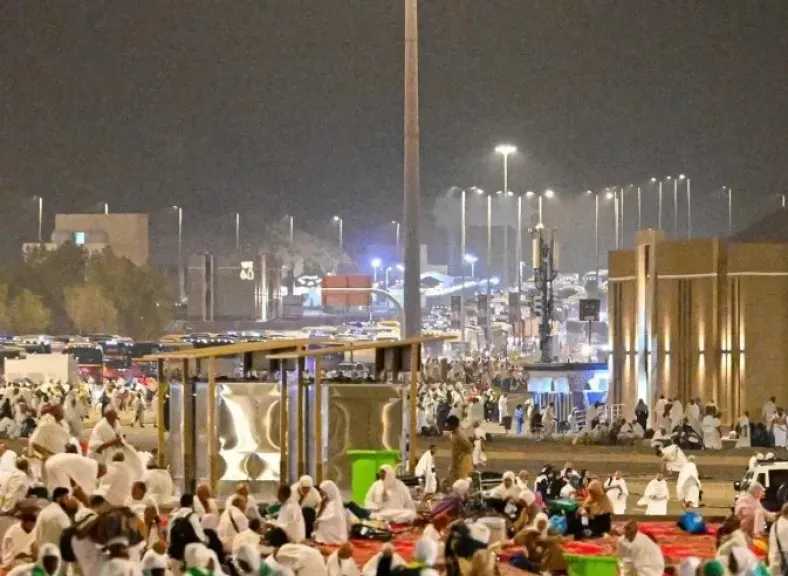 حجاج بيت الله الحرام يستقرون في مشعر مزدلفة