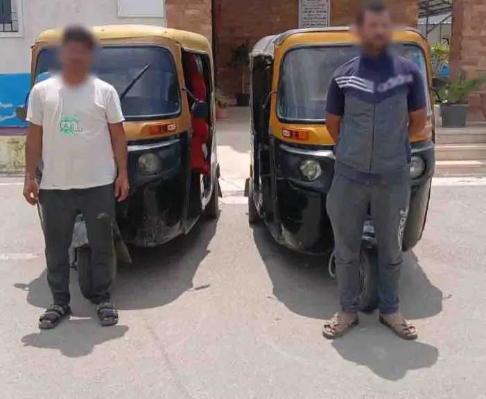 ضبط قائدي “توك توك” تسببا في انحراف سيارة ملاكي وإتلافها بالإسماعيلية