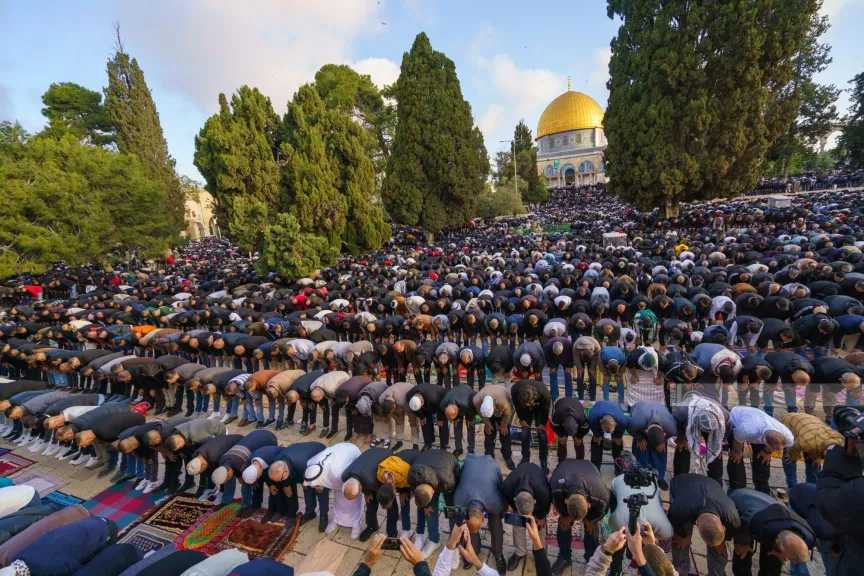 140 ألف مصل يؤدون صلاة عيد الأضحى بالمسجد الأقصى وسط تشديدات إسرائيلية
