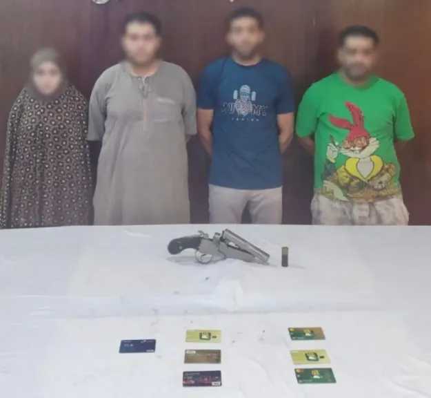 ضبط تشكيل عصابي بالقاهرة تخصص في سرقة كروت الفيزا بأسلوب “النشل”