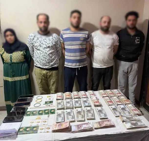 ضبط تشكيل عصابي للنصب ببيع جنيهات وسبائك ذهبية مقلدة بالقاهرة والغربية