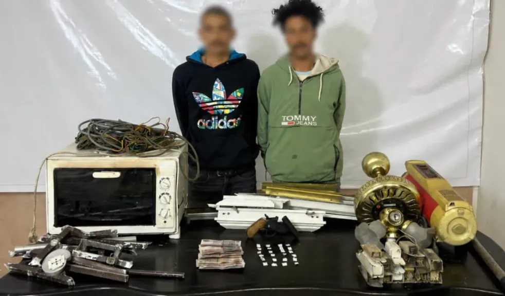 ضبط تشكيل عصابي بالقاهرة بحوزته هيروين وسلاح ناري ومسروقات من محلات خردة