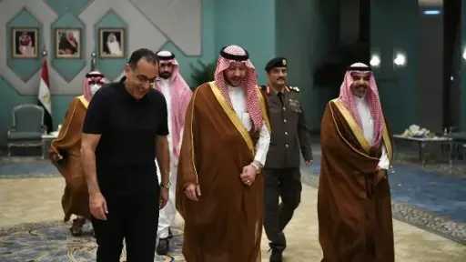 رئيس الوزراء يغادر المدينة المنورة بعد زيارة المسجد... رئيس الوزراء يغادر المدينة المنورة بعد زيارة المسجد النبوي الشريف