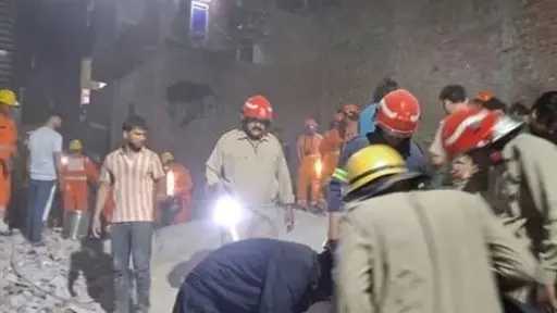 الهند: ارتفاع حصيلة الوفيات إثر انهيار مبني جنوب... الهند: ارتفاع حصيلة الوفيات إثر انهيار مبني جنوب دلهي إلى 4 أشخاص