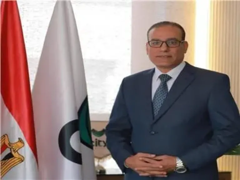 مصطفى عزام