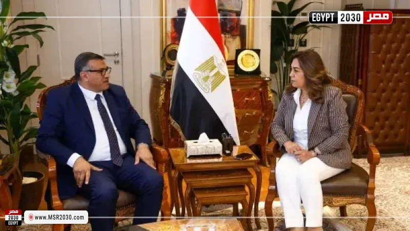 وزيرة التنمية المحلية والبيئة ومحافظ قنا