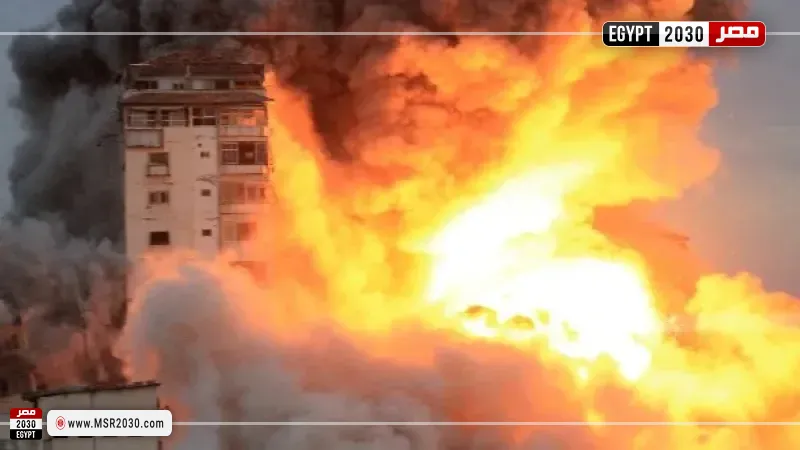 جيش الاحتلال يحرق عشرات المنازل والممتلكات شرق مخيم جباليا بشمال غزة