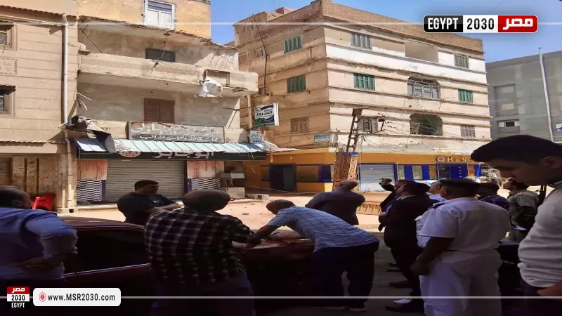 انهيار جزئي بعقار