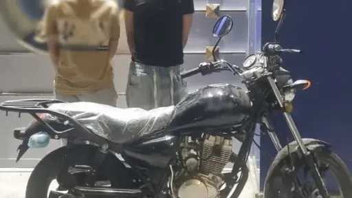 ضبط شابين بعد اتهامهما بالتحرش بفتاة وإشهار سلاح أبيض في الجيزة