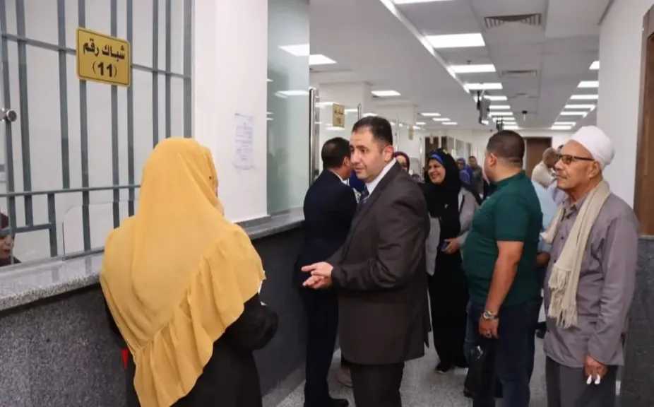 محافظ دمياط يتفقد المركز التكنولوجي لخدمة المواطنين