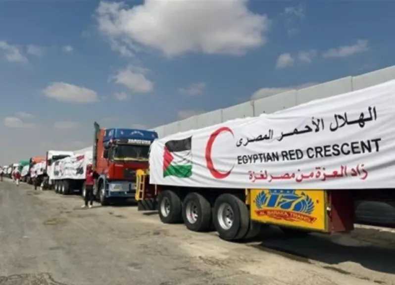 الهلال الأحمر المصري يطلق قافلة زاد العزة 206 باطنان من المساعدات الإنسانية