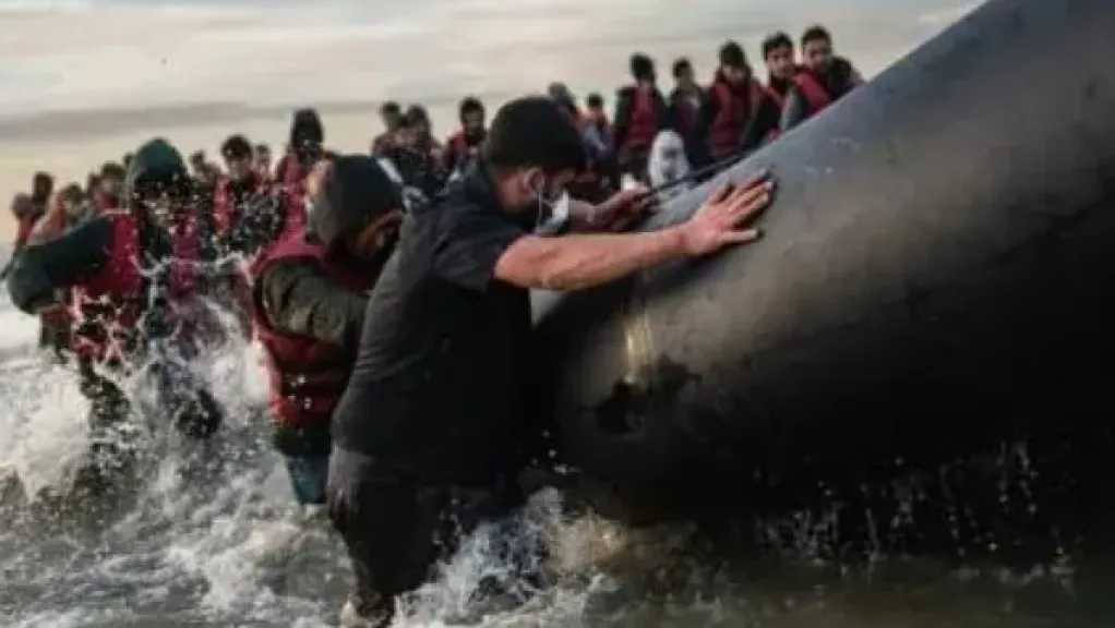 إنقاذ أكثر من 100 مهاجر أفريقي تعطل زورقهم في طريقهم إلى إسبانيا