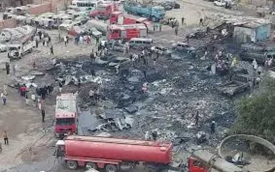 حريق يلتهم 10 سيارات داخل جراج بمنطقة البيطاش بالعجمي في الإسكندرية