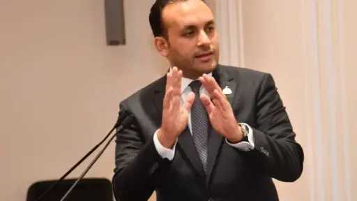 النائب عمرو فهمي خلال مناقشة الحساب الختامي لوزارة التعليم: نحتاج معلمين وعمالة بالمدارس قبل أي شيء آخر