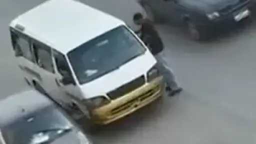 كشف ملابسات فيديو متداول حول تحصيل مبالغ مالية... كشف ملابسات فيديو متداول حول تحصيل مبالغ مالية من سائقي الأجرة بعين شمس
