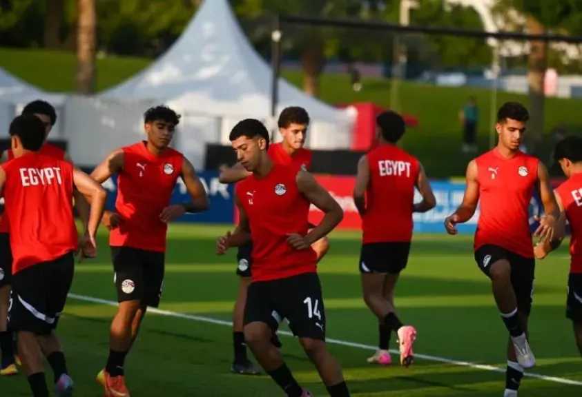 حسين عبد اللطيف يستقر على معسكر منتخب الناشئين استعدادًا لدورة سويسرا