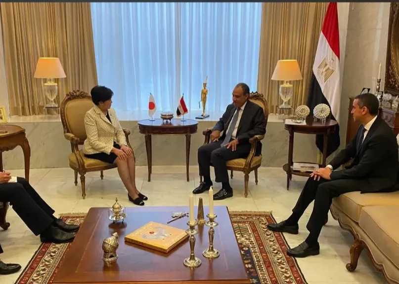 وزير الخارجية يلتقي بمحافظ طوكيو على هامش زيارته لليابان