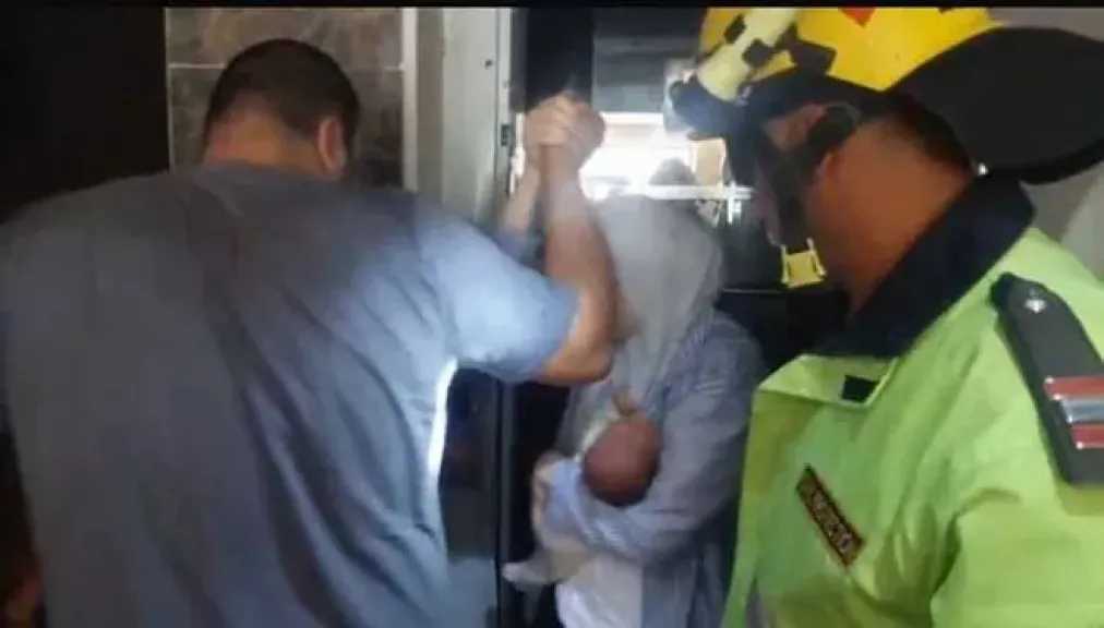 إنقاذ سريع دون إصابات.. الأمن ينتشل 4 محتجزين من مصعد متعطل بالتجمع الأول
