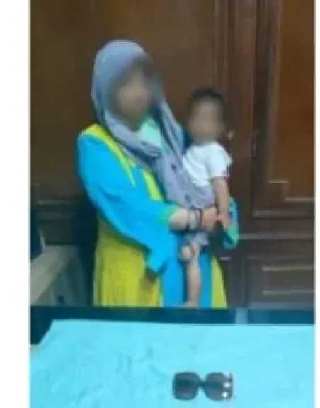 الداخلية تكشف حقيقة فيديو ”طفلة الميكروباص” بالجيزة: السيدة والدتها والواقعة لا تتعلق باختطاف