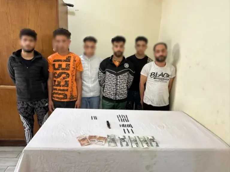 ضبط 5 متهمين بتعاطي المخدرات أمام منزل مواطن في البحيرة.. والقبض على تاجر الحشيش