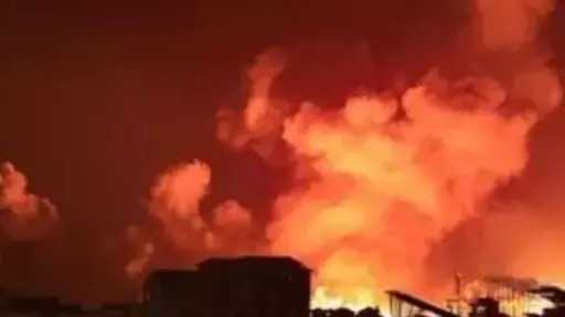 إيران تكشف سبب أصوات الانفجار في شمال أصفهان