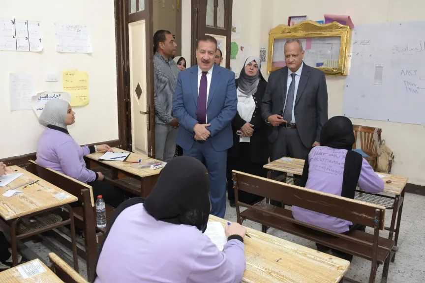 محافظ بورسعيد يتابع انطلاق امتحانات الشهادة الإعدادية