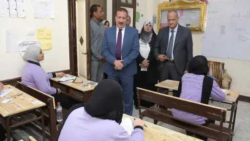 محافظ بورسعيد يتابع انطلاق امتحانات الشهادة الإعدادية