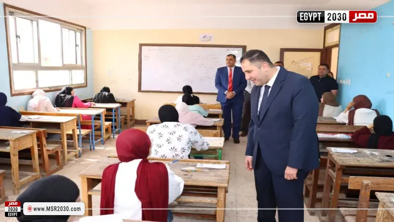 محافظ دمياط يتفقد عدد من لجان امتحانات الشهادة الإعدادية