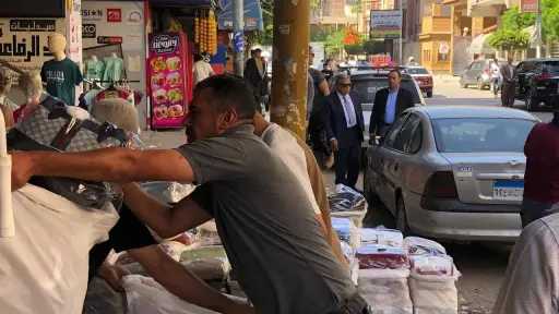 محافظ الدقهلية يتفقد شوارع حي غرب المنصورة لمتابعة حالة الإشغالات ومستوى النظافة العامة