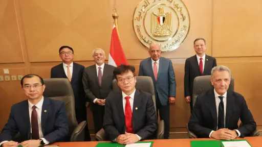بحضور وزير الكهرباء.. توقيع اتفاقيتين لإنشاء محطتي تخزين طاقة عملاقتين بالزعفرانة وبنبان