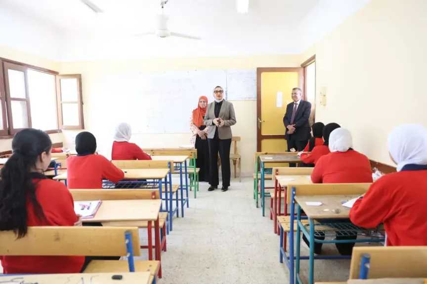 محافظ الوادي الجديد تتابع انطلاق امتحانات الشهادة الإعدادية